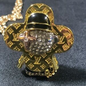 Elegant Gold and Black Pendant Necklace